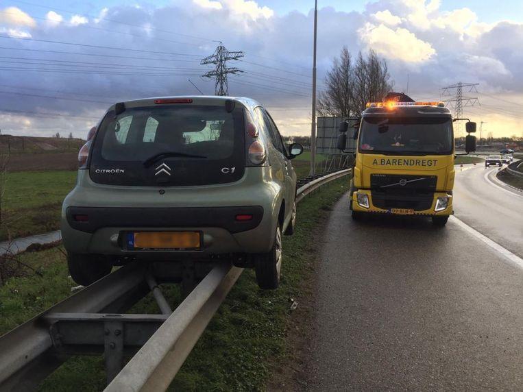 Oops! Motorist 'parks' perfectly on the barrier of highway 1 Oops! Motorist 'parks' perfectly on the barrier of highway