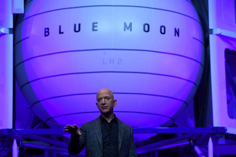 Jeff Bezos brings people to the moon by 2024 1 Jeff Bezos brings people to the moon by 2024