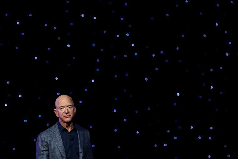 Jeff Bezos brings people to the moon by 2024 2 Jeff Bezos brings people to the moon by 2024