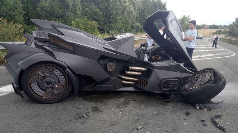 You don't see this every day: Batman crashes in Tetegem