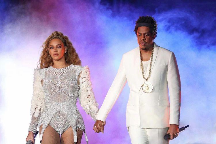 Couple who expose infidelities, lovers, and apologies in their songs